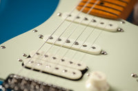Fender American Professional Classic Stratocaster® HSS Faded Lake Placid Blue #US25100265