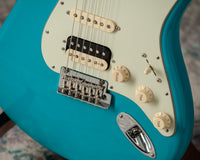 Fender American Professional II Stratocaster Rosewood Fingerboard, HSS, Miami Blue SN US22104166