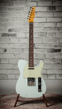 Fender Limited Edition American Professional Classic Telecaster, Sonic Blue US26080404