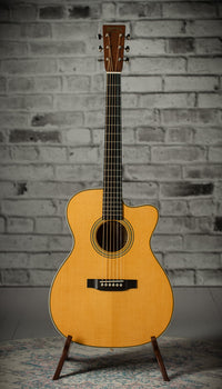 Martin OMC-28M Laurence Juber SN 35 Used