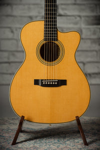Martin OMC-28M Laurence Juber SN 35 Used