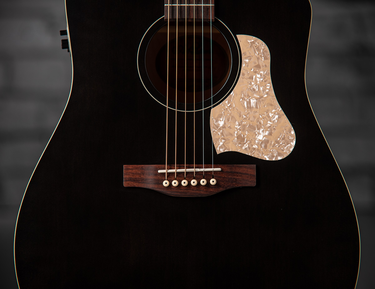Art & Lutherie Americana Faded Black CW QIT – Lauzon Music
