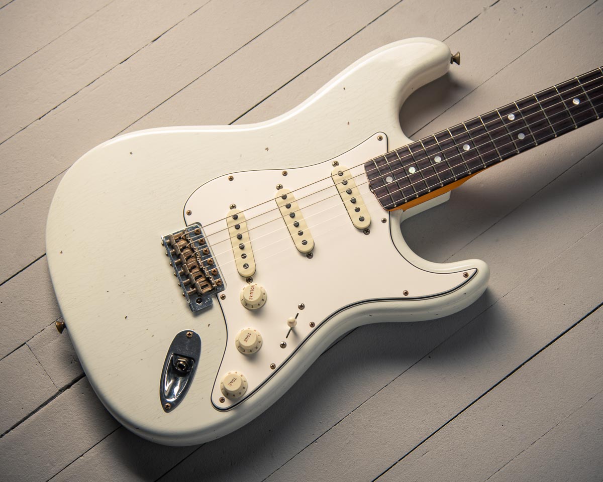 Fender 1964 Journeyman Strat Olympic White SN CZ564352 - Lauzon Music